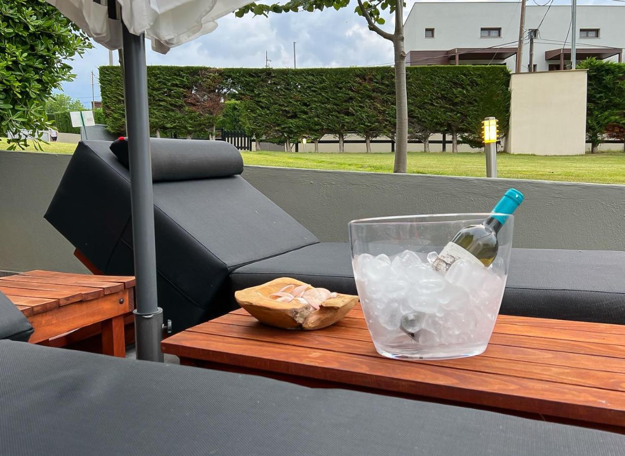 Heaven Luxury Villa Nea Roda Bagian luar foto