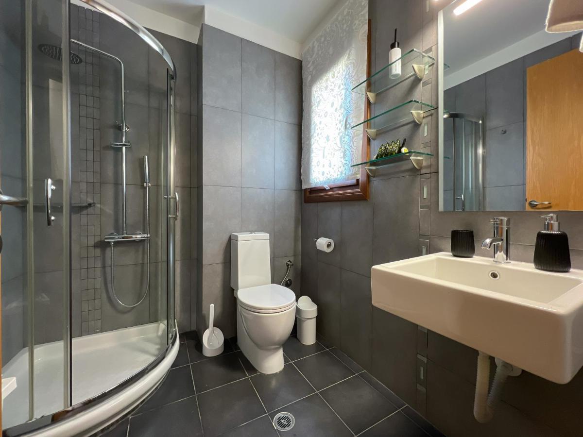 Heaven Luxury Villa Nea Roda Bagian luar foto