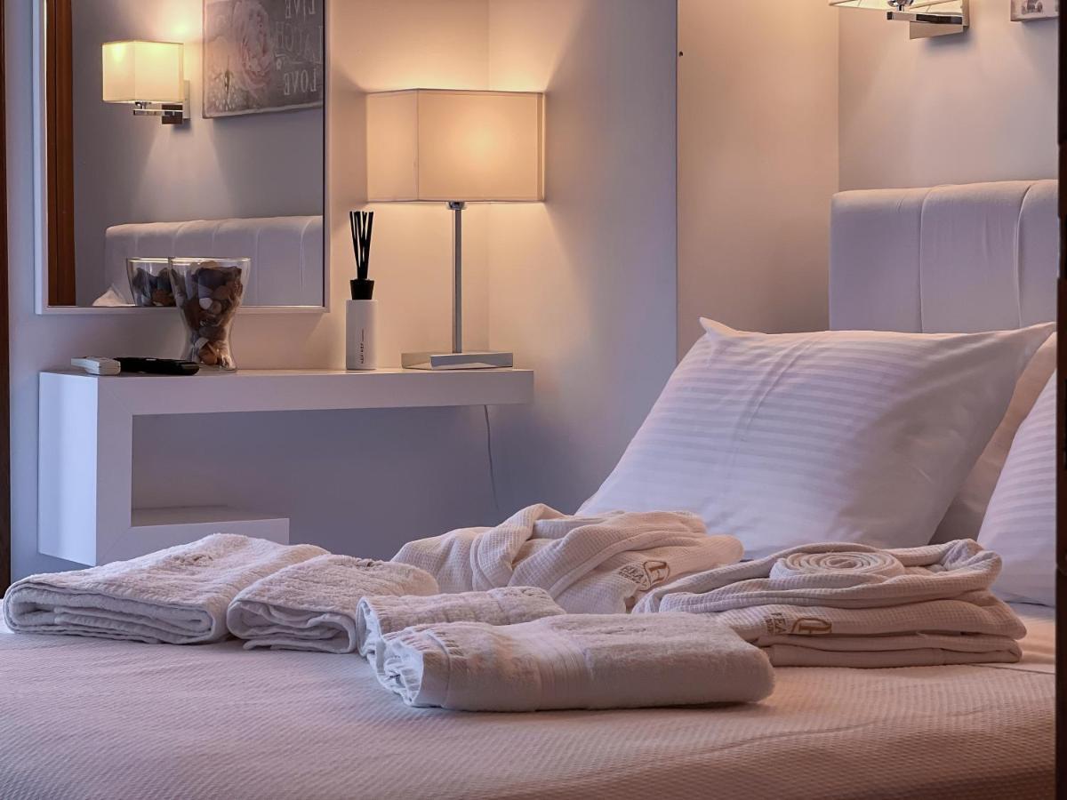 Heaven Luxury Villa Nea Roda Bagian luar foto